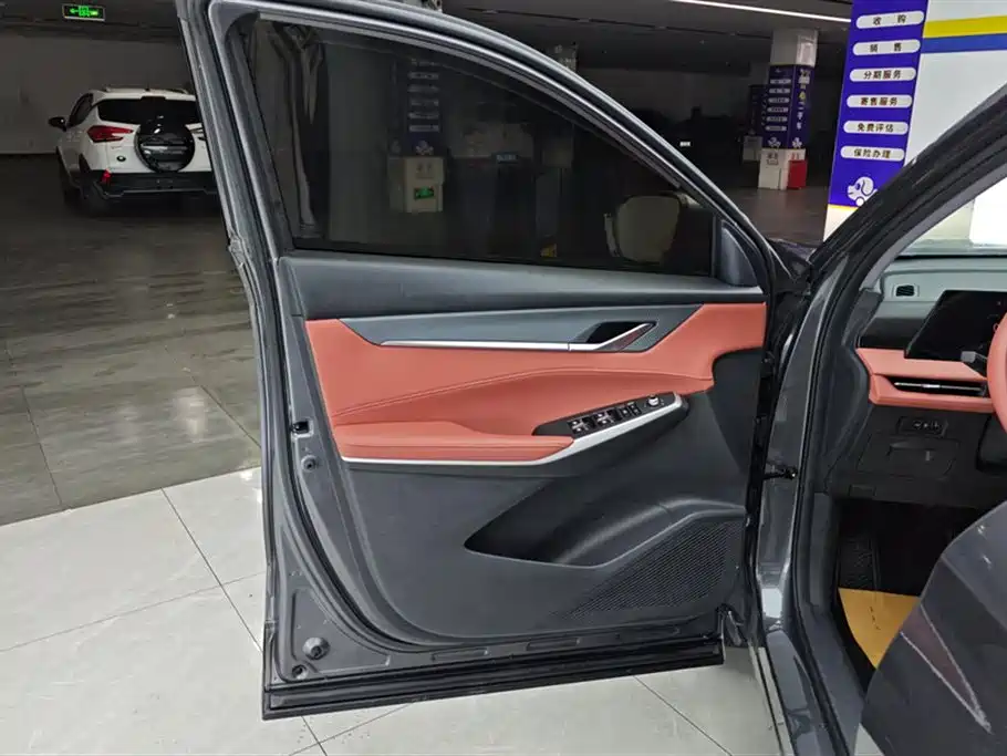 Changan CS75 PLUS 3 rd Gen 1.5 T Auto Distinguished