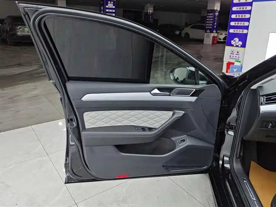 Magotan 200 10 K Commemorative 330 TSI DSG Luxury
