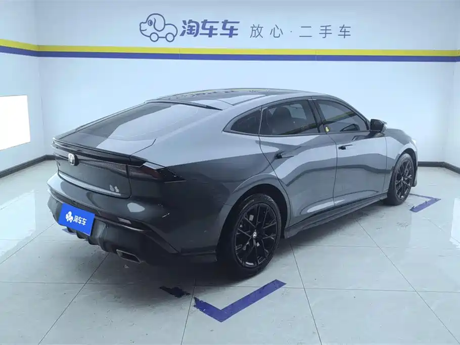 Changan UNI-V 1.5 T Distinguished
