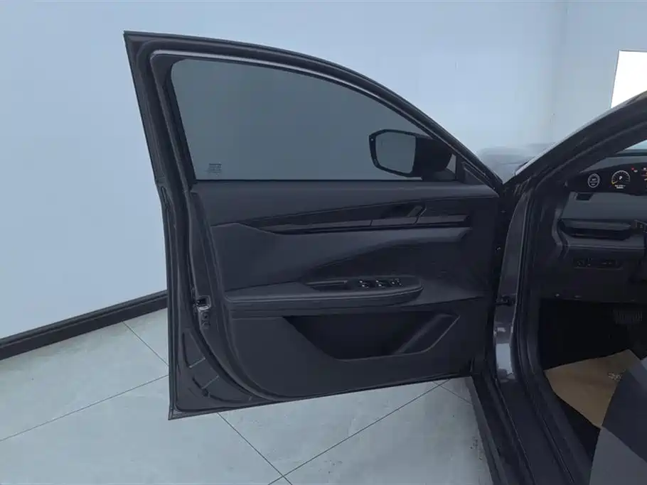 Changan UNI-V 1.5 T Distinguished