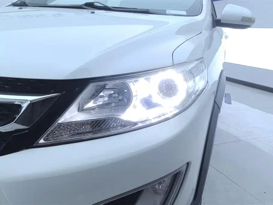 Dongfeng Fengshen AX3 1.5 L Auto Supreme Cool