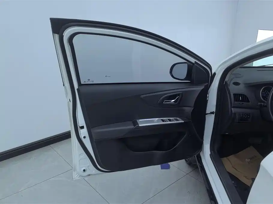 Dongfeng Fengshen AX3 1.5 L Auto Supreme Cool