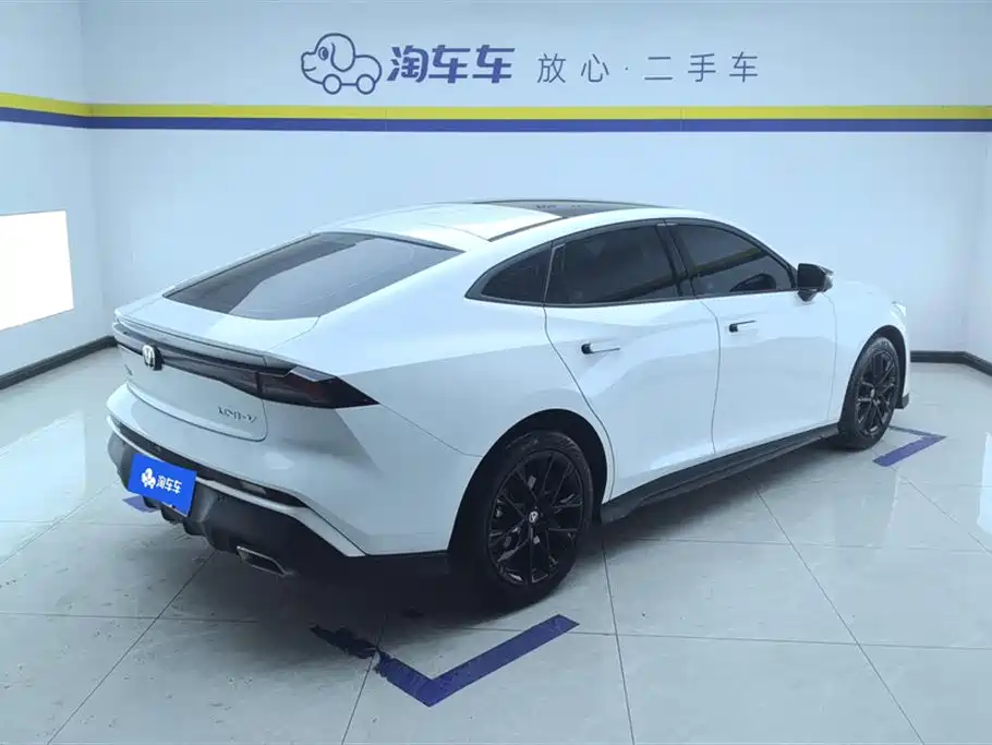 Changan UNI-V 1.5 T Distinguished