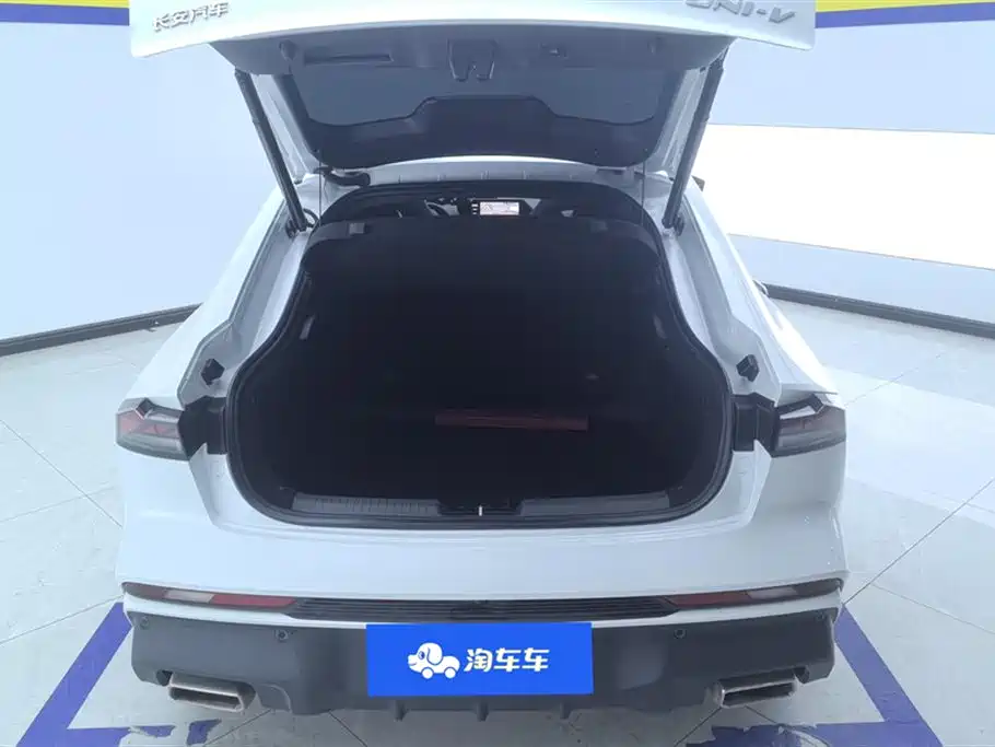 Changan UNI-V 1.5 T Distinguished