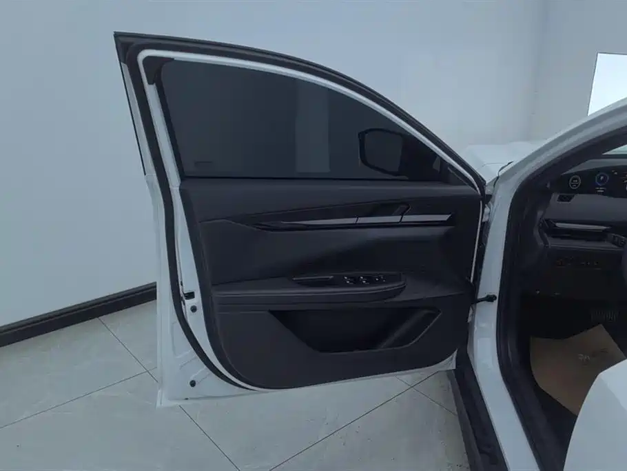 Changan UNI-V 1.5 T Distinguished
