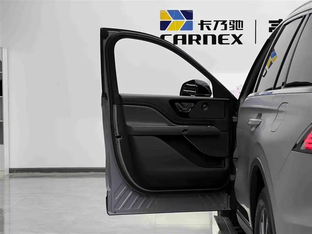 Aviator 3.0 T V6 4 WD Noble Elegant 6-seat