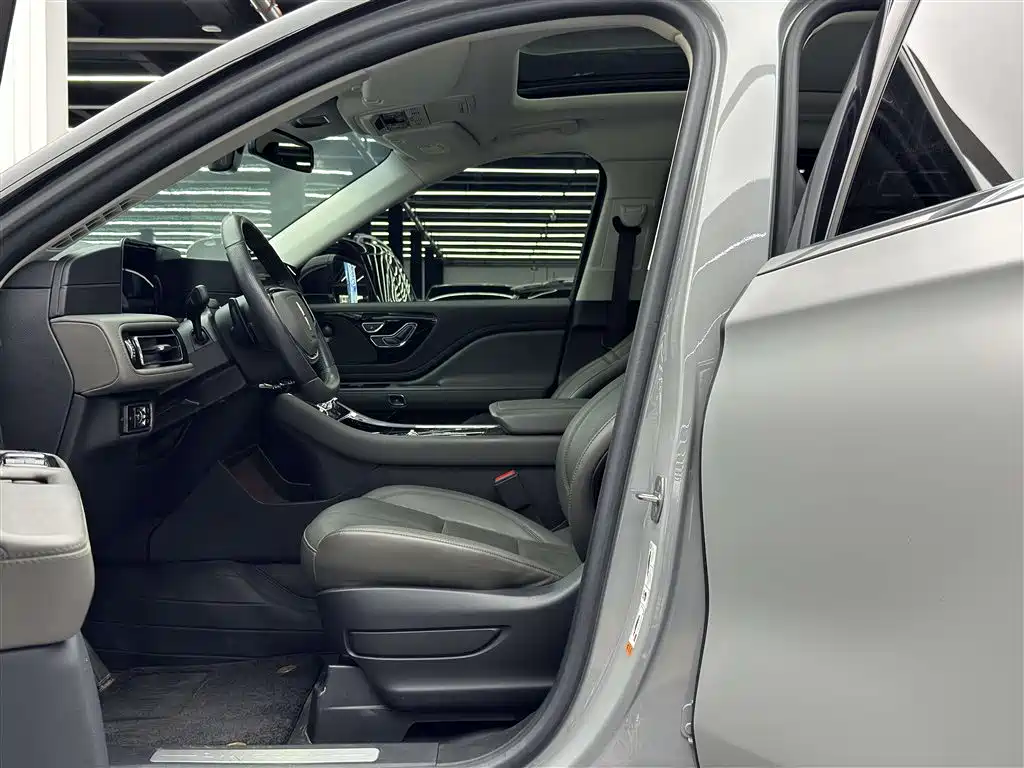 Aviator 3.0 T V6 4 WD Noble Elegant 6-seat