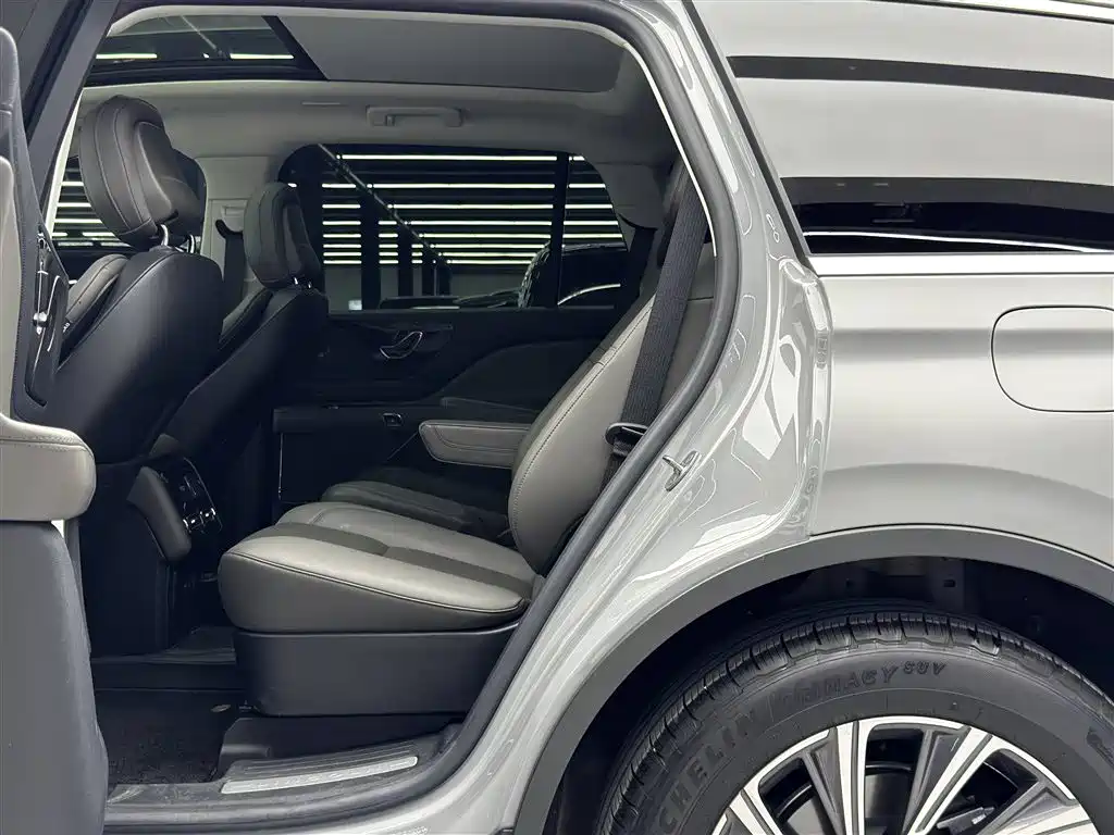 Aviator 3.0 T V6 4 WD Noble Elegant 6-seat