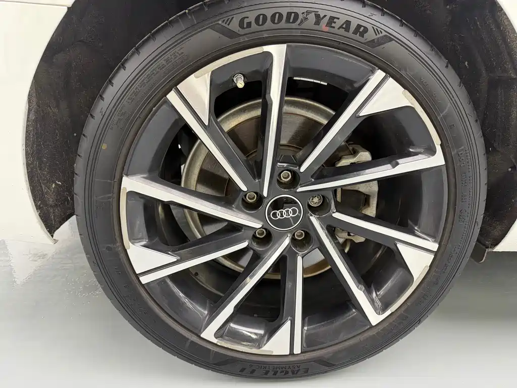 Audi A4 L 40 TFSI Luxury Dynamic