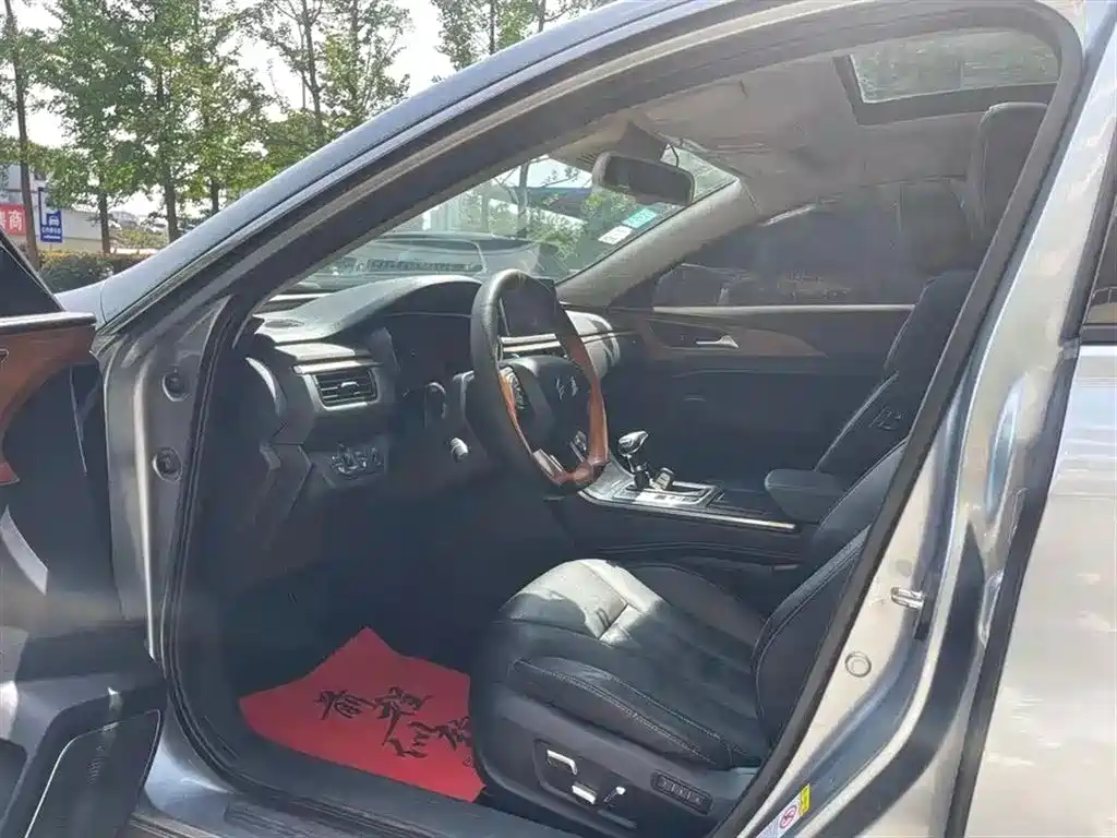 Hongqi H5 30 TD Connected Royal Motion