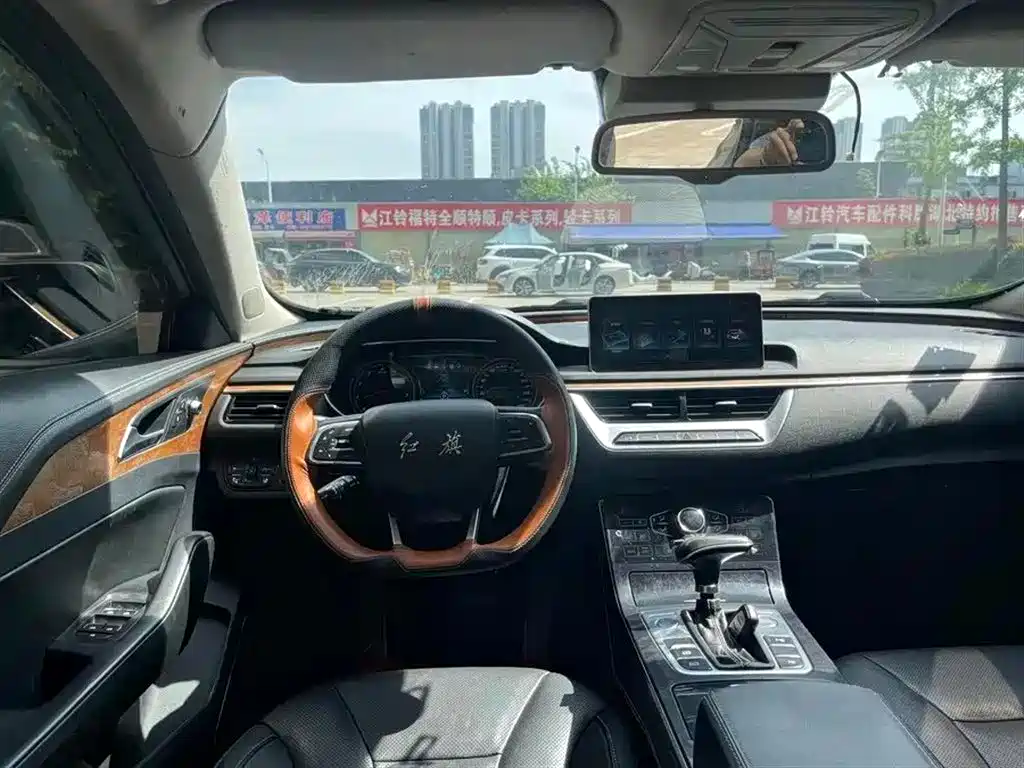 Hongqi H5 30 TD Connected Royal Motion