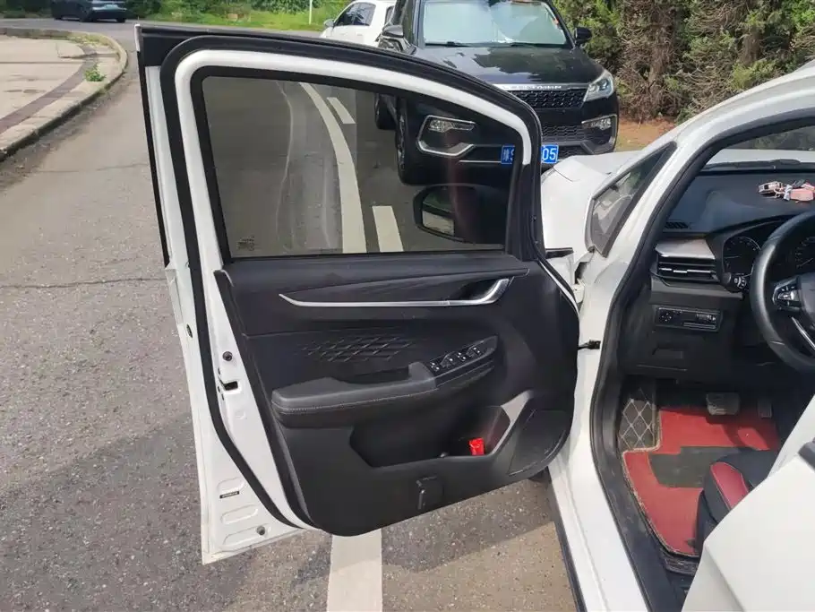 Vision X3 PRO 1.5 L CVT Distinguished