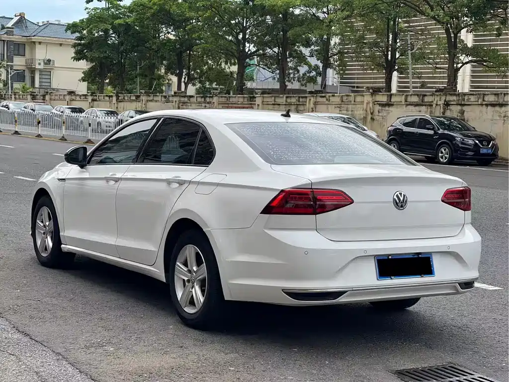 Lamando 230 TSI DSG Vision CN-VI