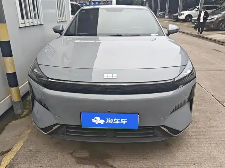 Geely Galaxy L6 EM-i 60 km Sailing