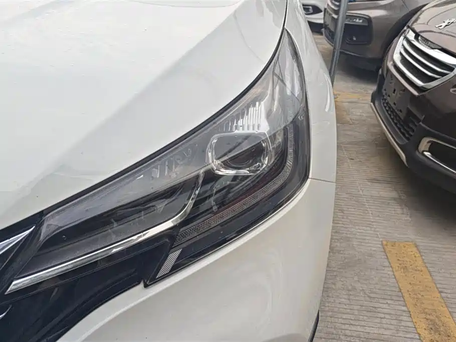 Dongfeng Fengshen AX7 Classic 1.6 T Auto Luxury