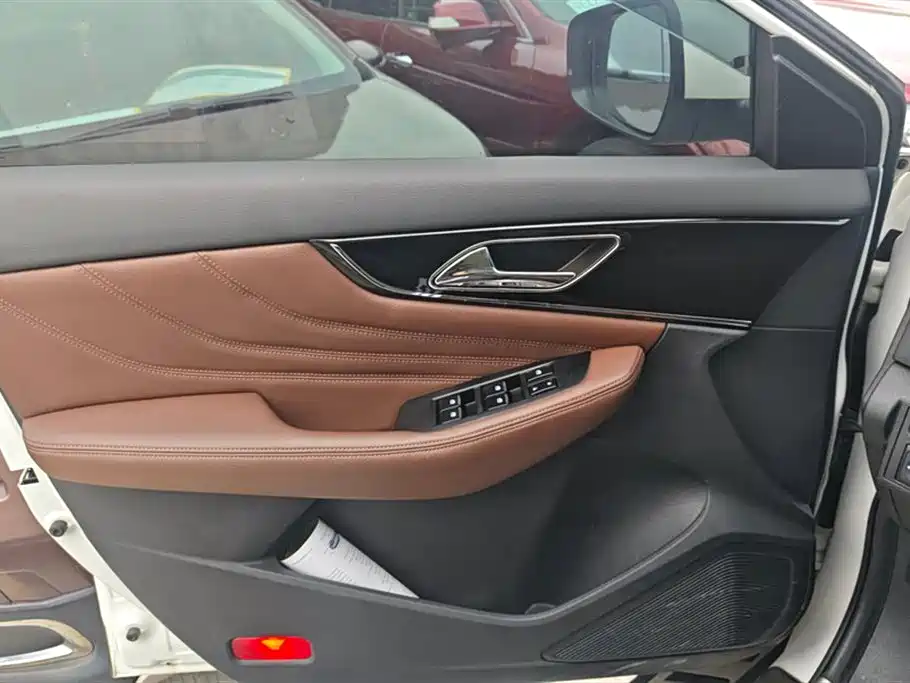 Dongfeng Fengshen AX7 Classic 1.6 T Auto Luxury