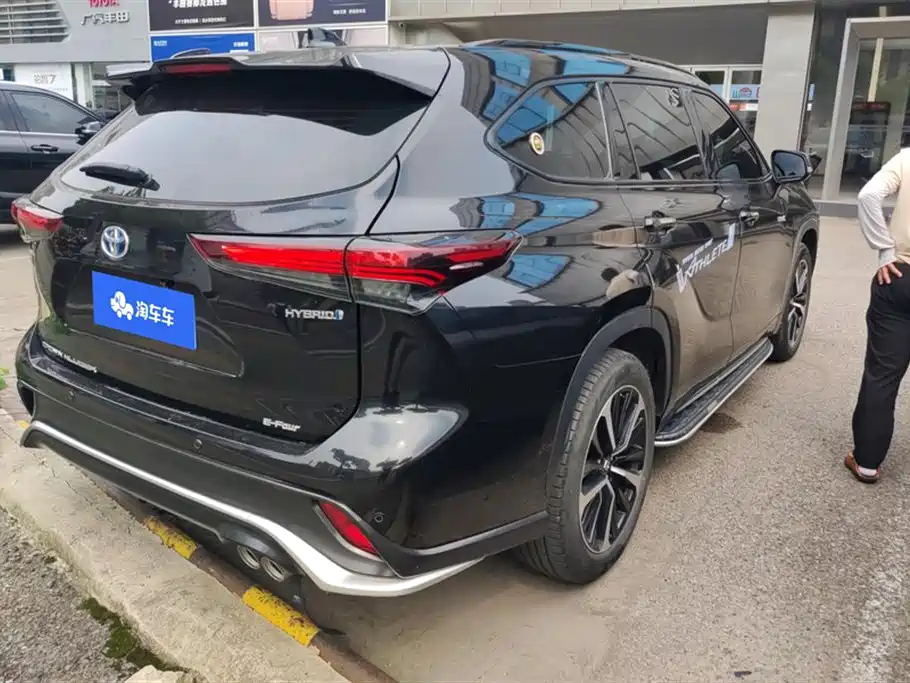 Crown Kluger 2.5 L HEV 4 WD Luxury