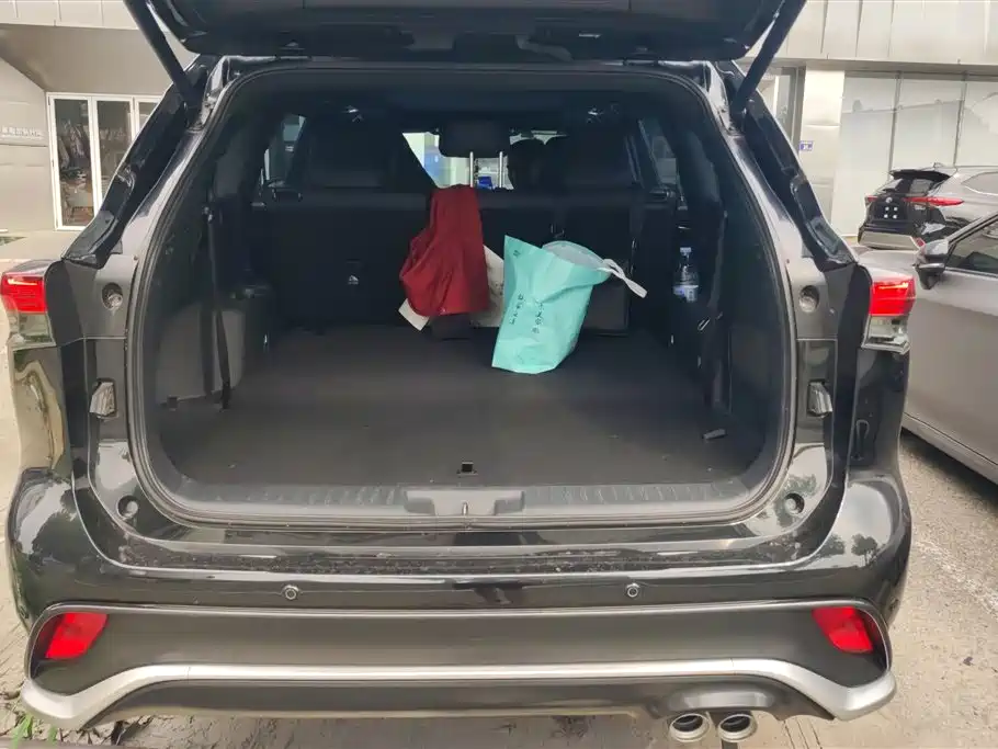 Crown Kluger 2.5 L HEV 4 WD Luxury