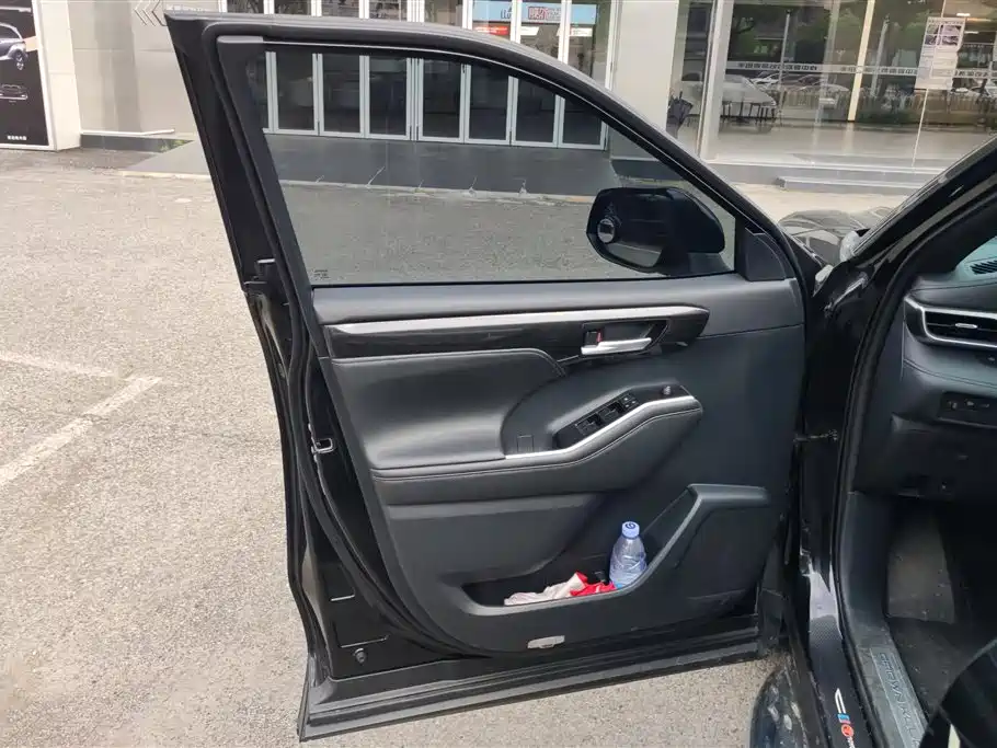 Crown Kluger 2.5 L HEV 4 WD Luxury