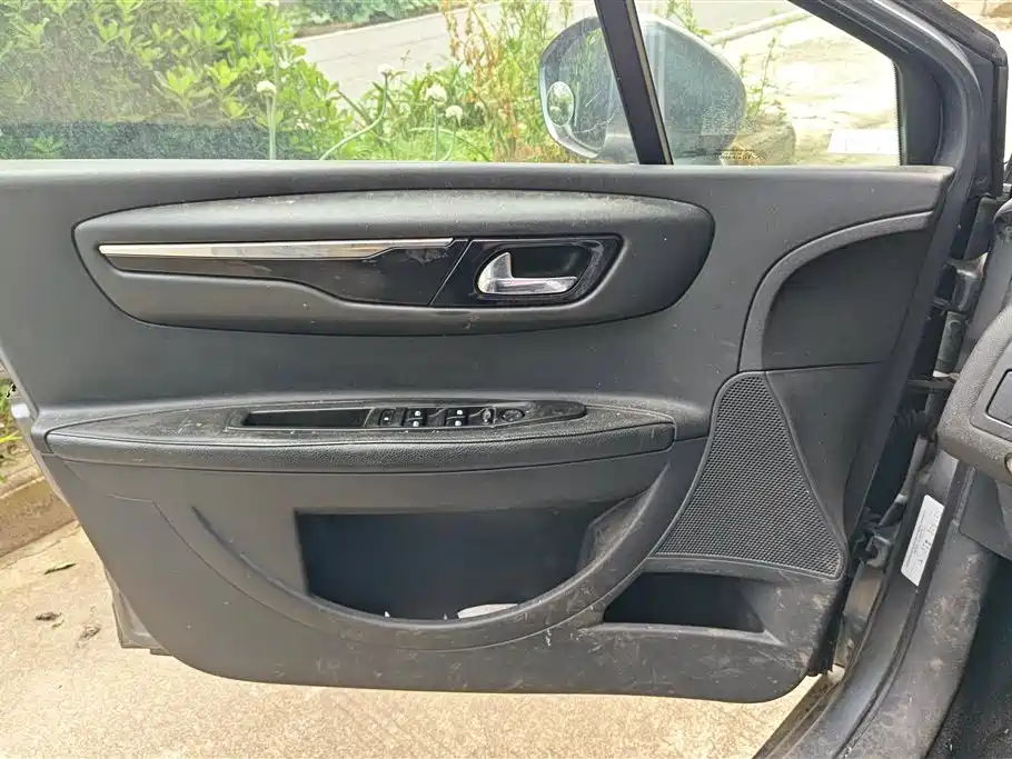 C-Quatre Sedan 1.6 L Manual Fashionable
