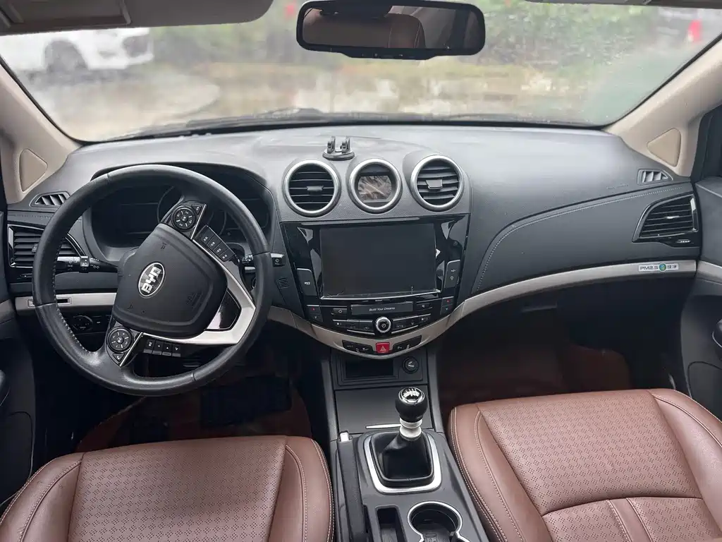 BYD S7 比亚迪S7 2016款 1.5 T 手动尊贵型