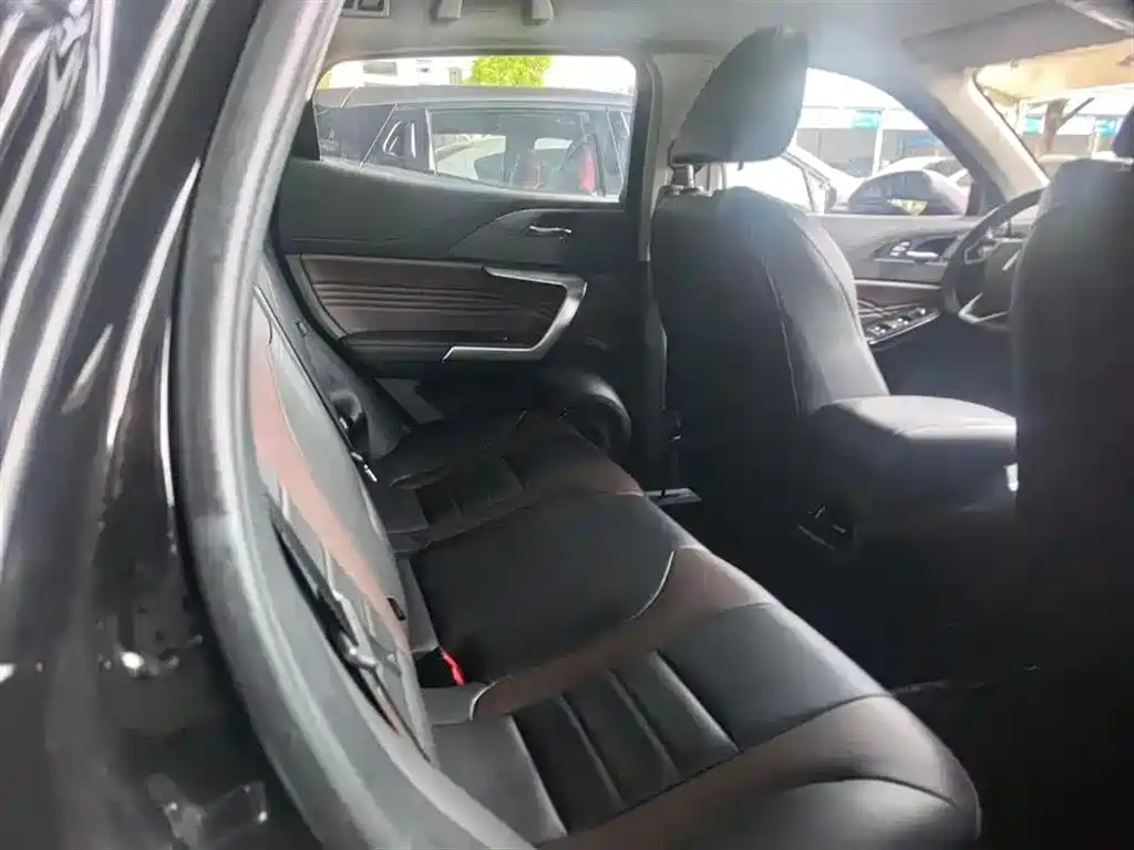 WEY VV5 1.5 T 2 WD Smart Pioneer
