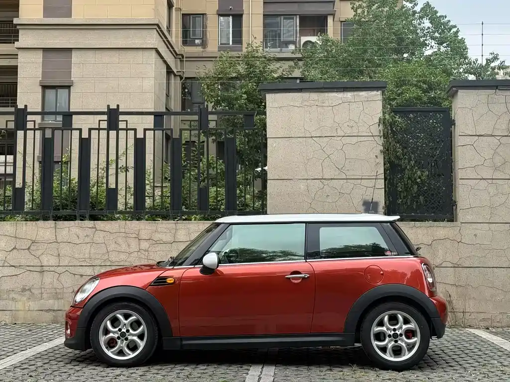 MINI 1.6 L COOPER Fun