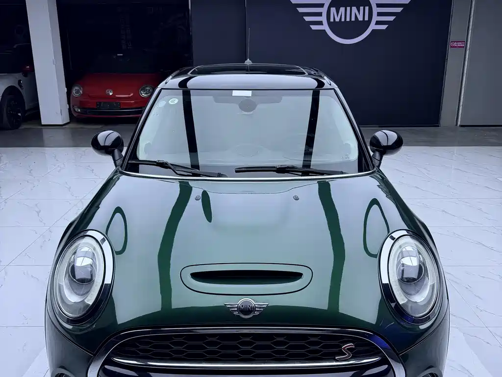 MINI 2.0 T COOPER S Pioneer 5-door