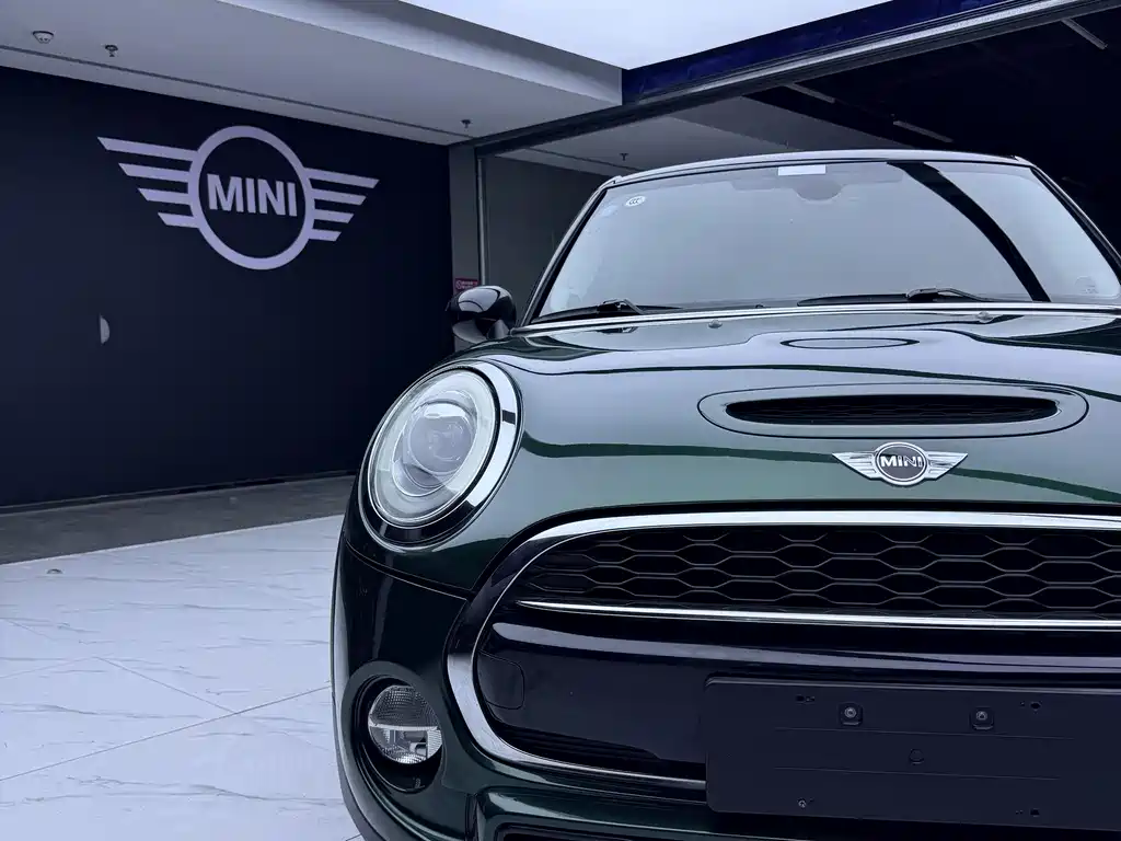MINI 2.0 T COOPER S Pioneer 5-door