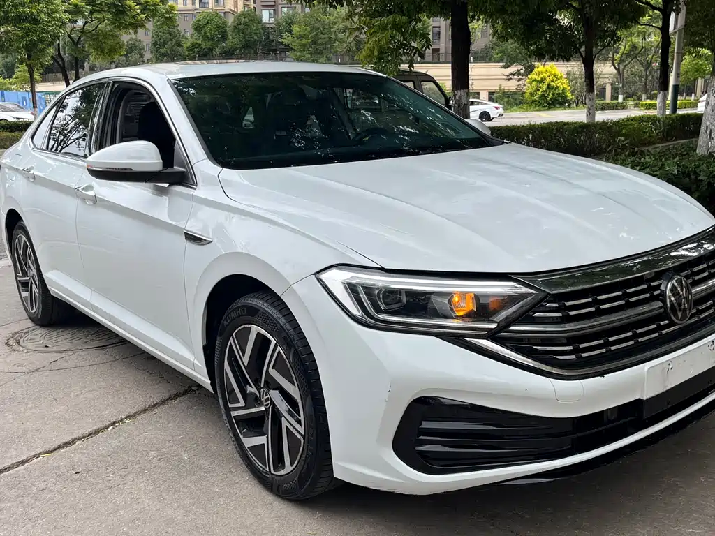 Sagitar 300 TSI DSG Transcend