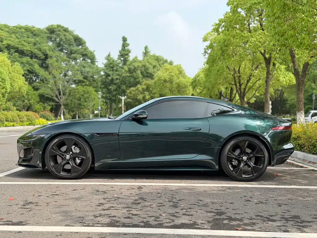 Jaguar F-TYPE P300 75 Anniversary Collector Hardtop
