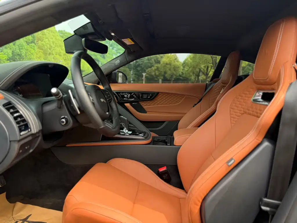 Jaguar F-TYPE P300 75 Anniversary Collector Hardtop