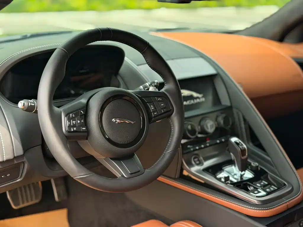 Jaguar F-TYPE P300 75 Anniversary Collector Hardtop