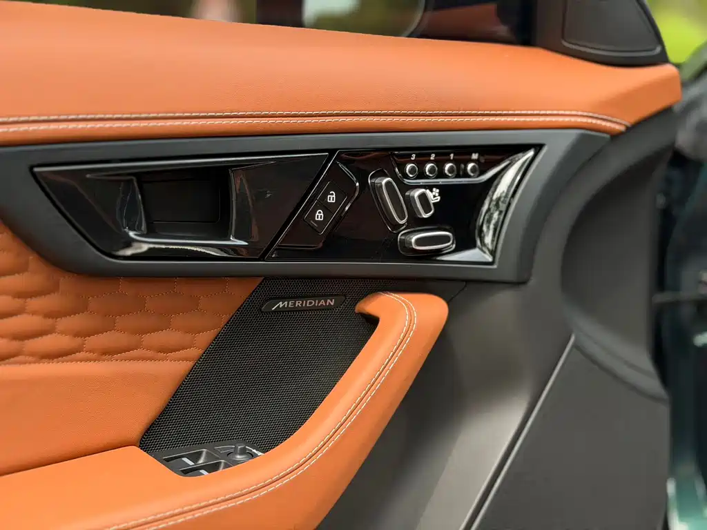 Jaguar F-TYPE P300 75 Anniversary Collector Hardtop