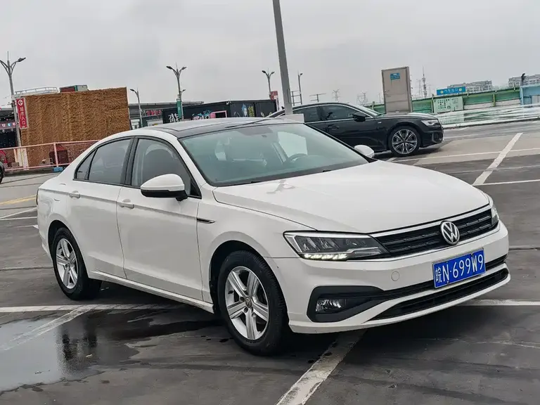Volkswagen Lamando 230 TSI DSG Vision CN-VI