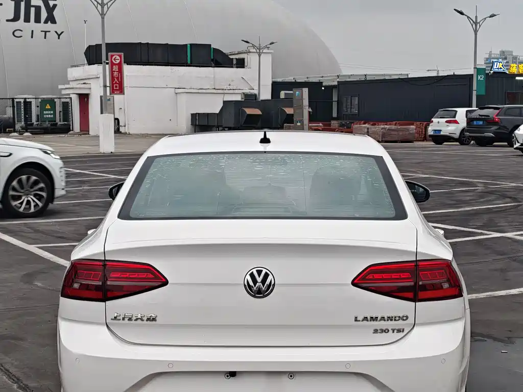 Lamando 230 TSI DSG Vision CN-VI