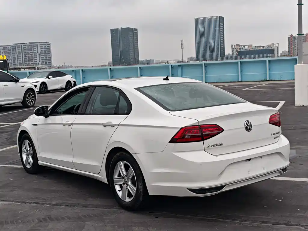 Lamando 230 TSI DSG Vision CN-VI
