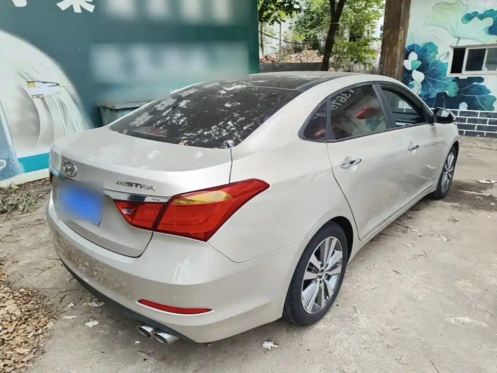 Mistra 1.8 L Auto Distinguished DLX