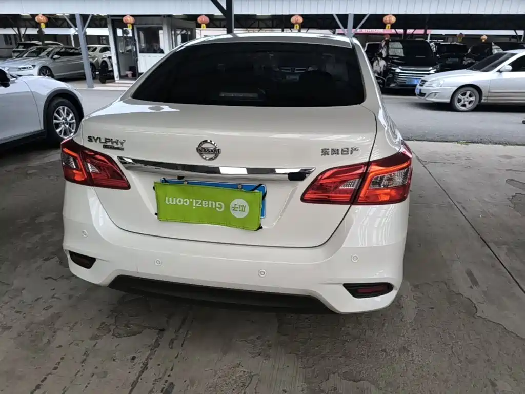 Sylphy Facelift Classic 1.6 XE CVT Comfort
