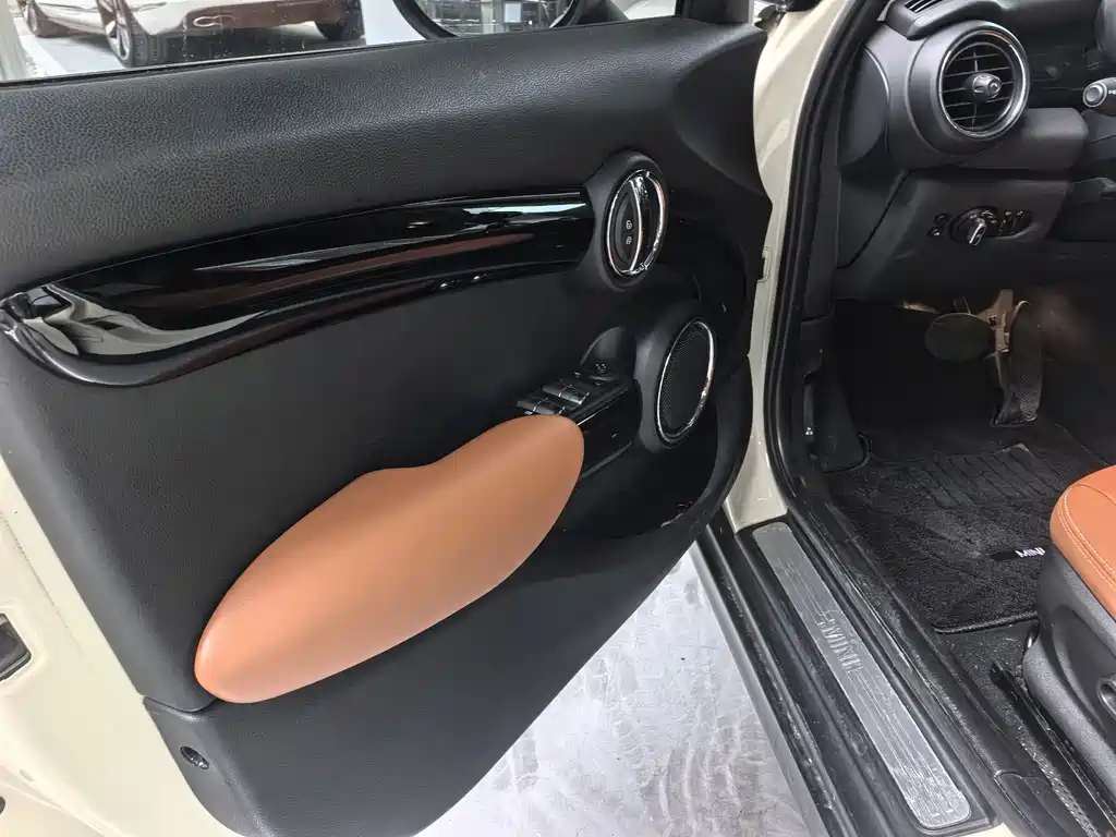 MINI 1.5 T ONE PLUS 5-door