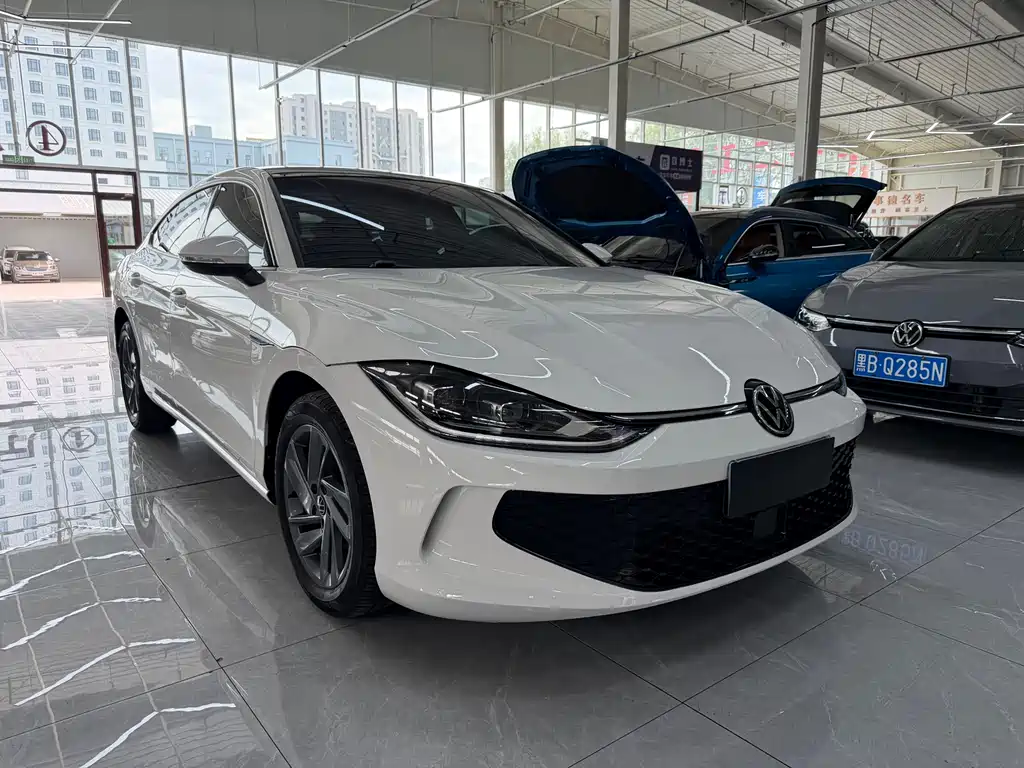 Lamando Lamando L 280 TSI DSG Dazzle Hot