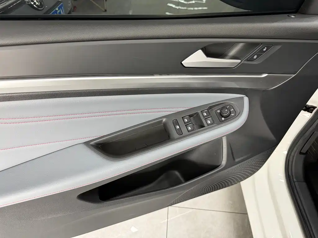 Lamando Lamando L 280 TSI DSG Dazzle Hot