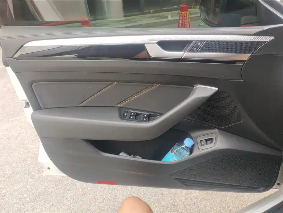 VW CC 一汽-大众CC 2026款 3000万辆甄选款 380 TSI 夺目