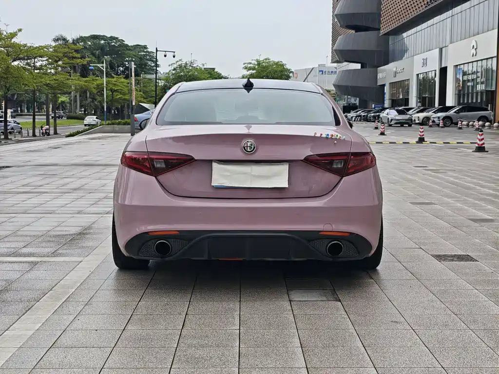 Giulia 2.0 T 200 HP Luxury