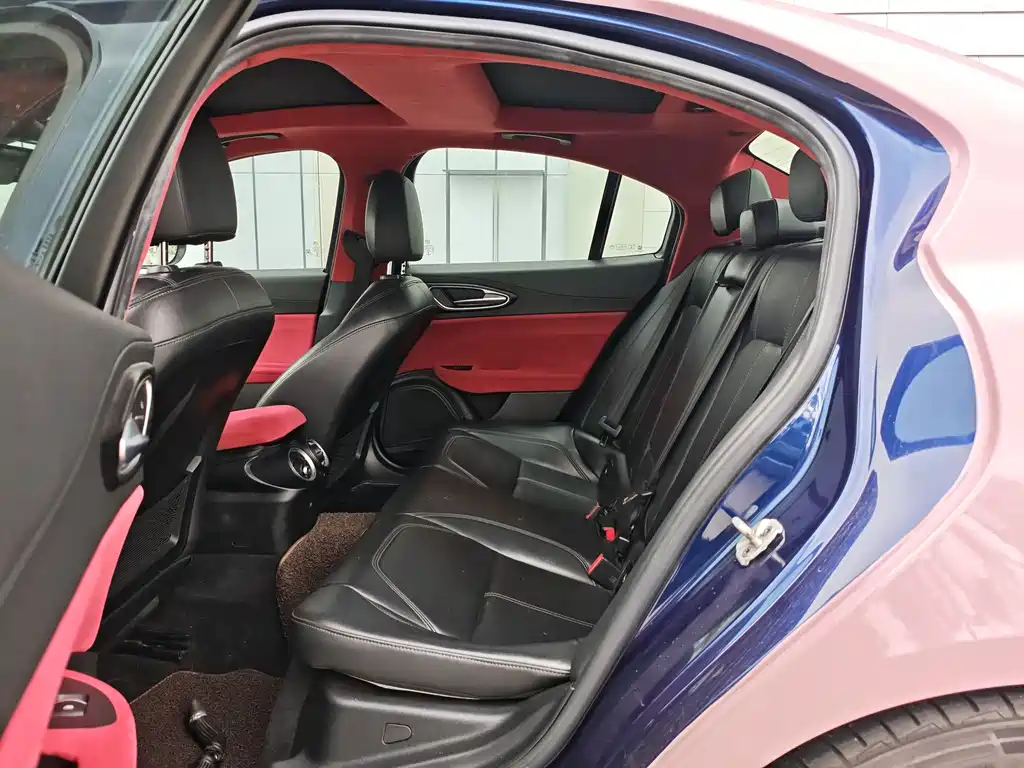 Giulia 2.0 T 200 HP Luxury