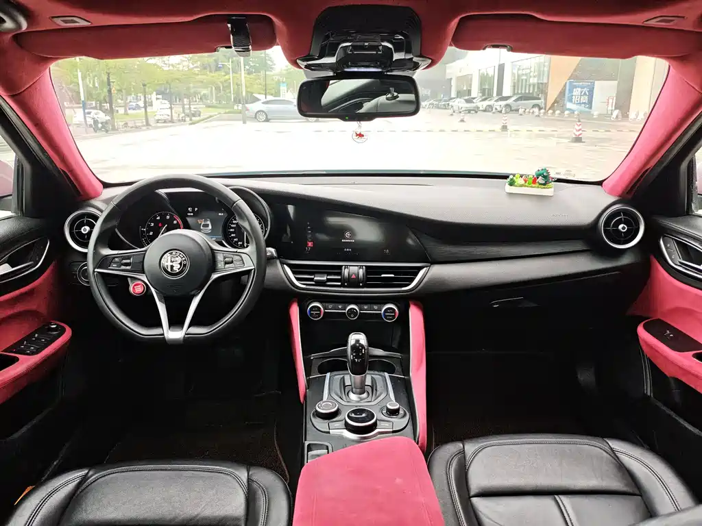 Giulia 2.0 T 200 HP Luxury