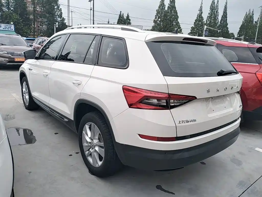 Kodiaq 柯迪亚克 2019款 改款 TSI330 7座两驱舒适版 国VI