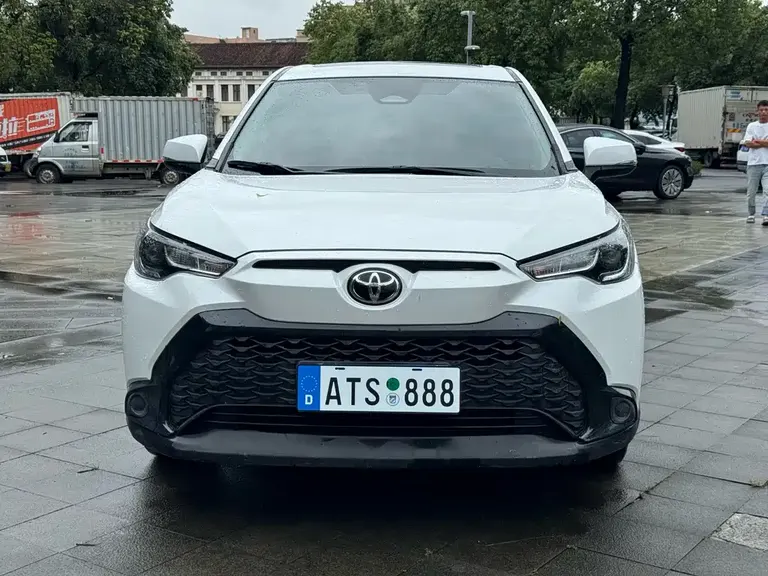 Toyota Frontlander 2.0 L CVT Leading