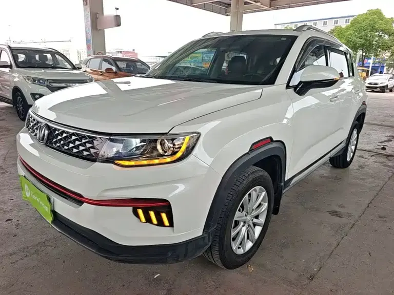Changan CS35 PLUS 长安CS35 PLUS 2021款 荣耀百万版 1.6 L 手动精英版