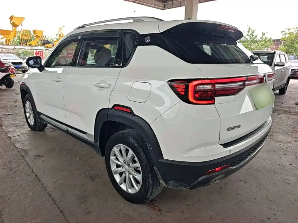 Changan CS35 PLUS 长安CS35 PLUS 2021款 荣耀百万版 1.6 L 手动精英版